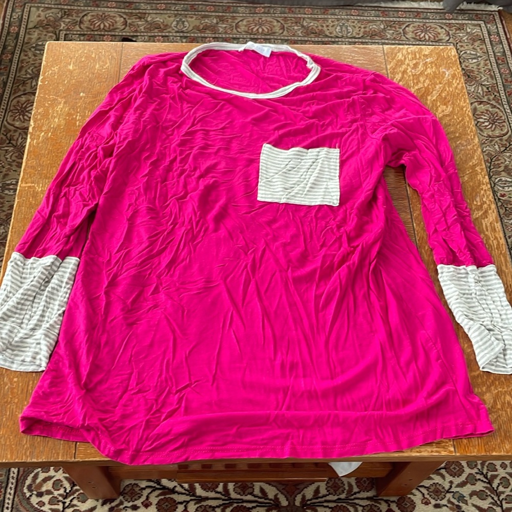 Long sleeve pink, gray and white from Nic and Lulu. Size Medium. Like New